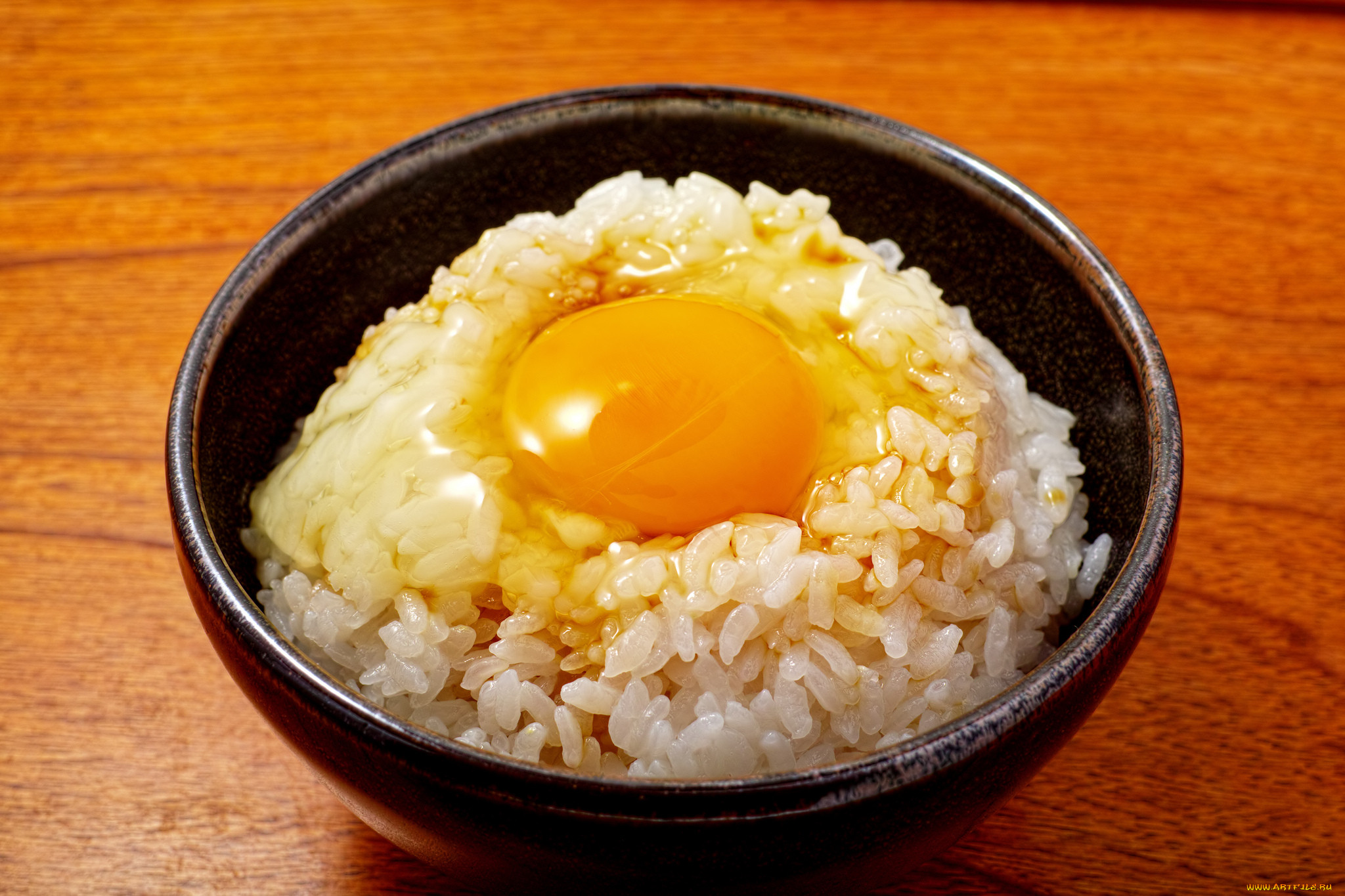 Яйца в соевом соусе по корейски. Тамаго какэ Гохан. Рис с яйцом. Жареный рис с яйцом. Рис с яйцом японское блюдо.